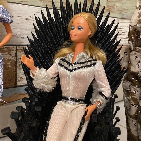 LIKE ❤️ this post to be notified of upcoming Posh Shows at The Barbie Ranch - Picture 16 of 16